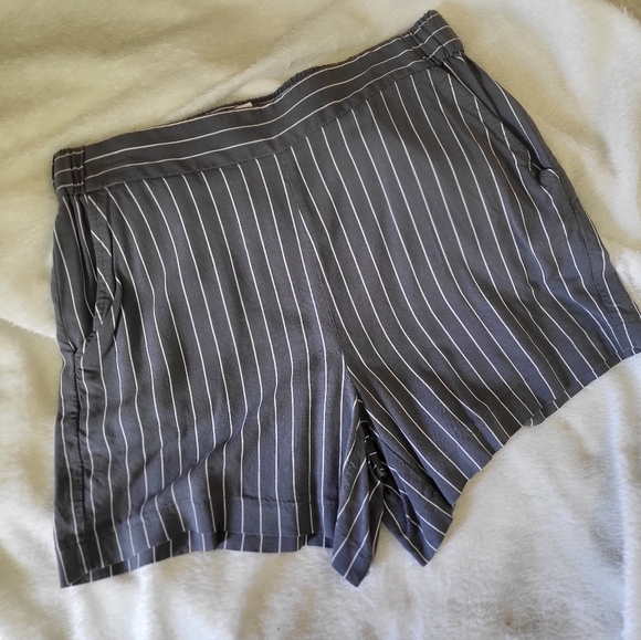 Nine West Grey Shorts with White Pinstripes - Picture 1 of 3